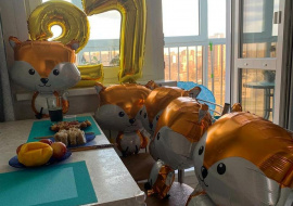 «Всё как полагается, только без гостей и дома»