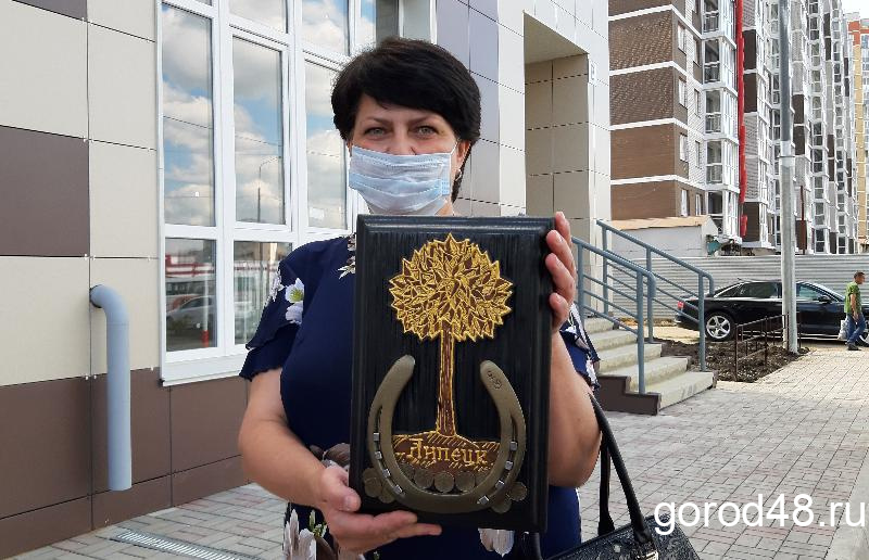 23 семьи обманутых дольщиков получили квартиры в новостройке 23 семьи обманутых дольщиков получили квартиры в новостройке