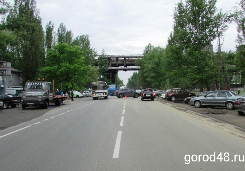 На грязинской трассе в тройном столкновении пострадал 21-летний водитель На грязинской трассе в тройном столкновении пострадал 21-летний водитель