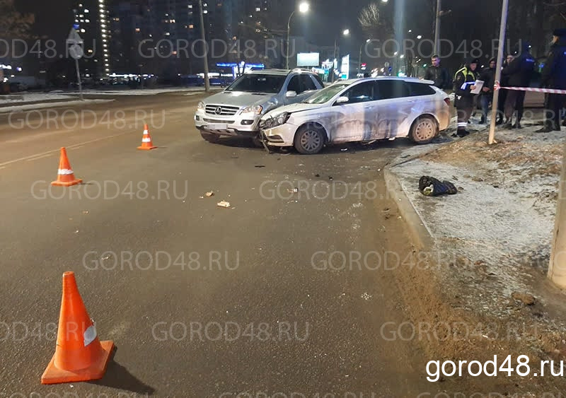 На улице Меркулова под колесами «Лады» погибла женщина – ее отбросило на несколько десятков метров