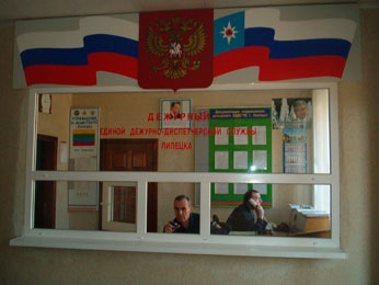 Спасатели снова откачивали воду из дома пенсионерки на улице Фрунзе Спасатели снова откачивали воду из дома пенсионерки на улице Фрунзе