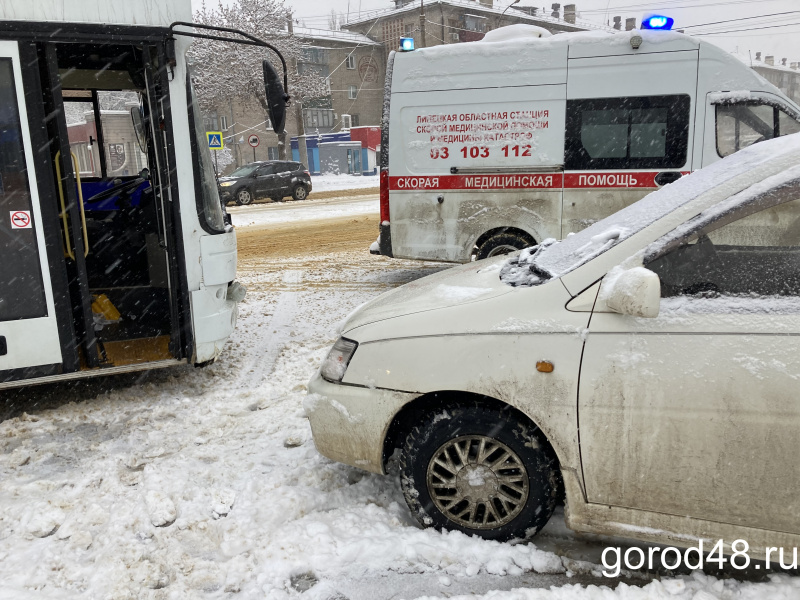 Ребёнок и мужчина пострадали в ДТП на перекрёстке улиц Гагарина и Плеханова