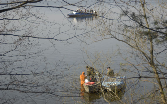 Водолазы двое суток искали тело утонувшего мужчины Водолазы двое суток искали тело утонувшего мужчины
