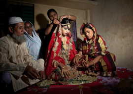 Более 2 тыс. мужчин в Индии арестованы за браки с несовершеннолетними