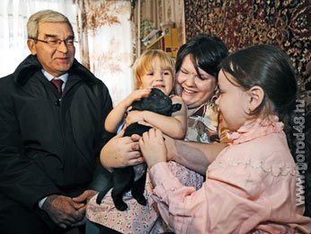 Липчанке, попросившей собаку у Путина, подарили лабрадора Липчанке, попросившей собаку у Путина, подарили лабрадора