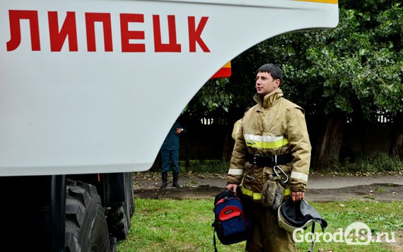 На улице Алмазной сгорел грузовик На улице Алмазной сгорел грузовик