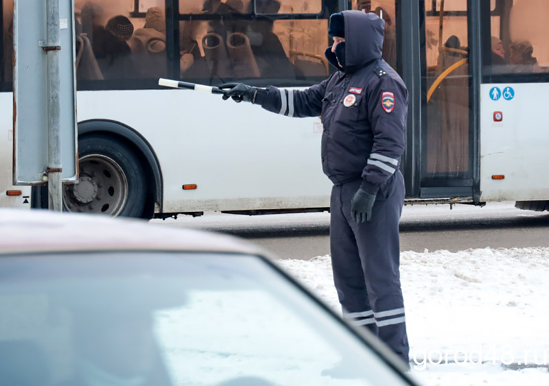В Липецке арестовали машину, хозяин которой задолжал полмиллиона рублей по штрафам ГИБДД, налогам и кредитам