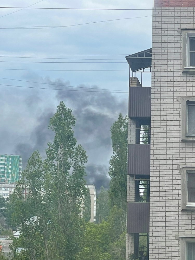 На улице Папина горело заброшенное здание
