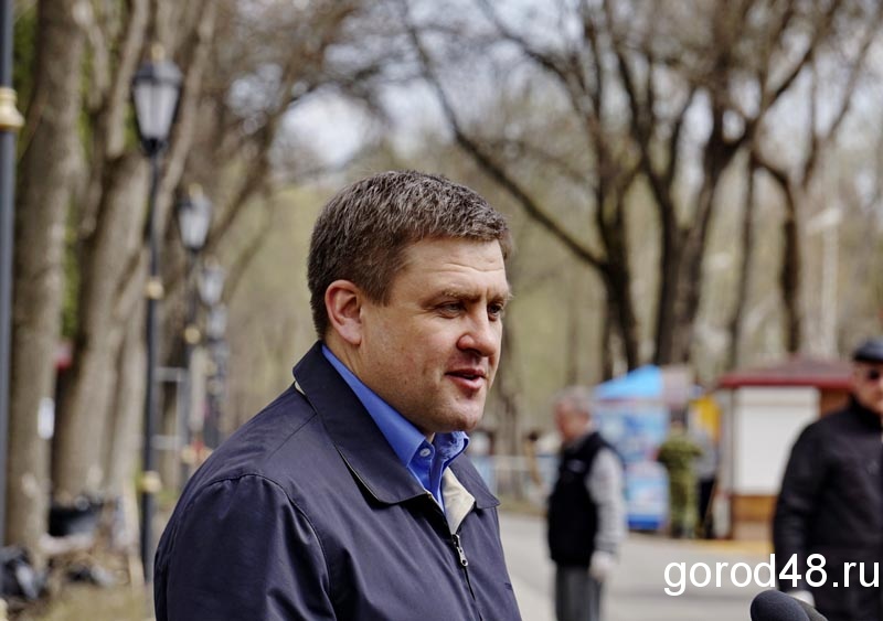 Глава Липецка на субботнике рассказал анекдот в тему Глава Липецка на субботнике рассказал анекдот в тему