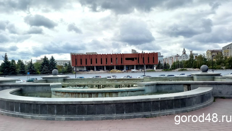 Эксперты рекомендовали капитально отремонтировать фонтан на площади Петра Великого