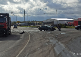 26-летний водитель «Тойоты» пострадал в столкновении с грузовиком
