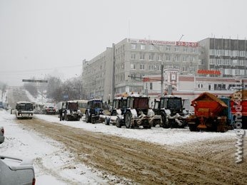 Уборку снега от магазинов и офисов в Липецке контролирует управление экологии Уборку снега от магазинов и офисов в Липецке контролирует управление экологии