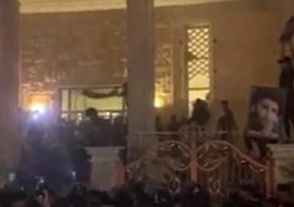 В Багдаде митингующие захватили и подожгли посольство Швеции