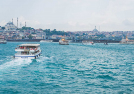 Турция с 1 июля увеличит плату на 8,3% за проходы судов через Босфор и Дарданеллы
