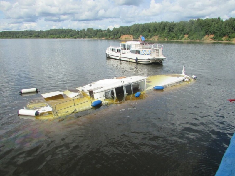 На Волге затонула яхта На Волге затонула яхта