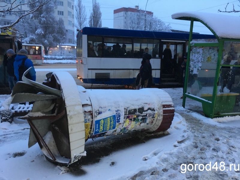 В Липецке демонтировали 49 рекламных тумб В Липецке демонтировали 49 рекламных тумб