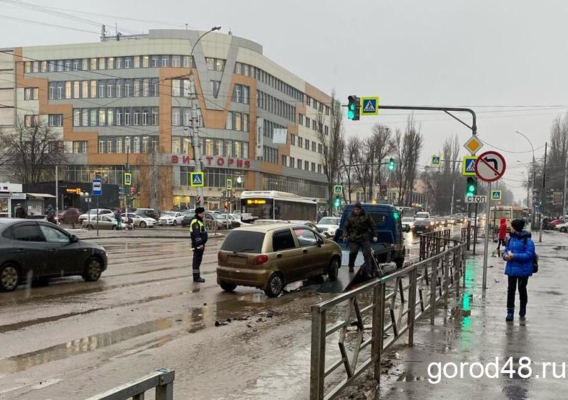 Опасное вождение стало причиной тройной аварии на проспекте Победы Опасное вождение стало причиной тройной аварии на проспекте Победы