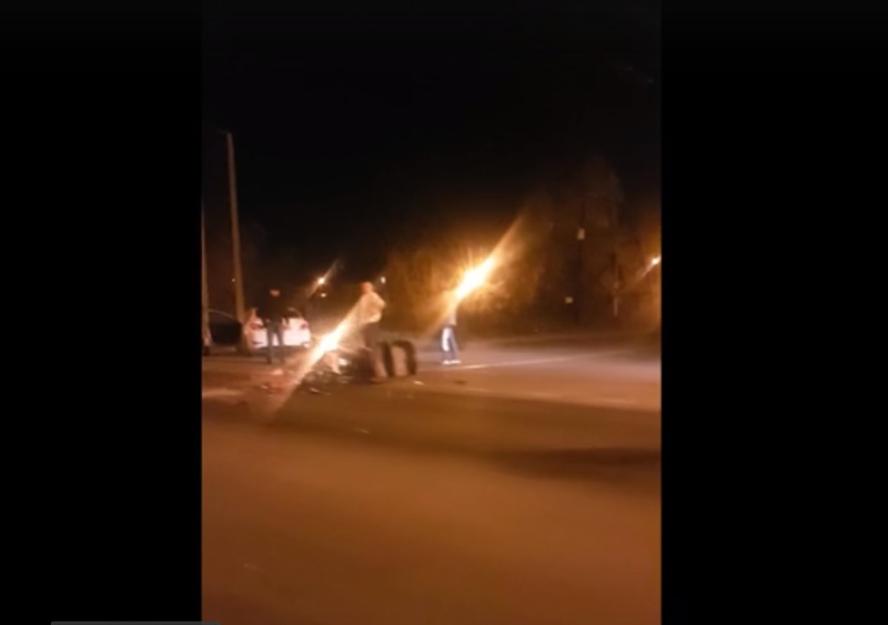 На грязинской трассе столкнулись мотоцикл и автомобиль На грязинской трассе столкнулись мотоцикл и автомобиль