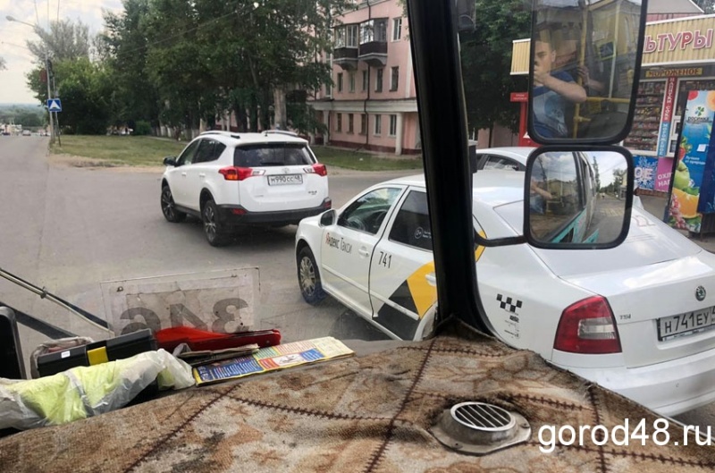 Водитель маршрутки обалдел от такой наглости (ФОТО) Водитель маршрутки обалдел от такой наглости (ФОТО)