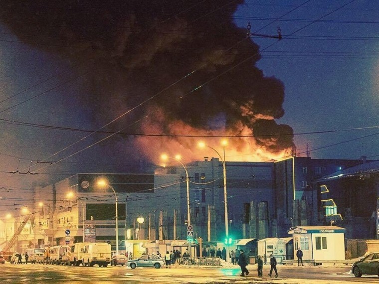 При пожаре в Кемерове погибли не менее 55 человек При пожаре в Кемерове погибли не менее 55 человек