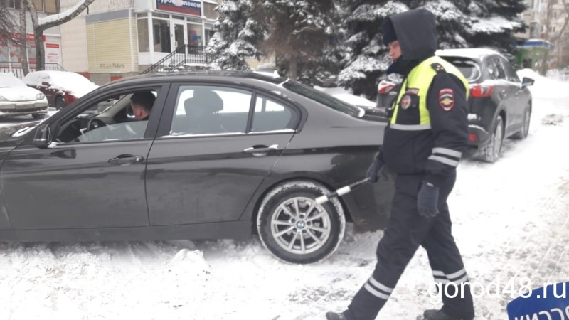 «Журналисты! Освободите проезжую часть!» «Журналисты! Освободите проезжую часть!»
