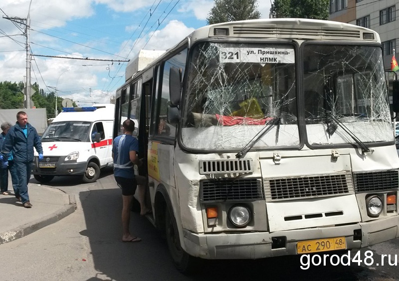 В результате столкновения маршруток в Липецке ранены пассажиры В результате столкновения маршруток в Липецке ранены пассажиры