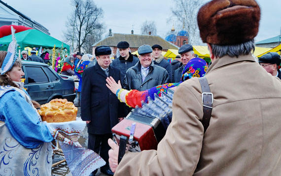 добро сало. доброе сало. ярмарка доброе сало 26. доброе сало фото. добро сало.