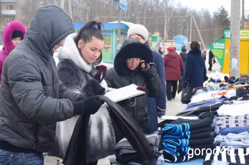 В Липецке поймали еще 10 нелегальных уличных торговцев В Липецке поймали еще 10 нелегальных уличных торговцев