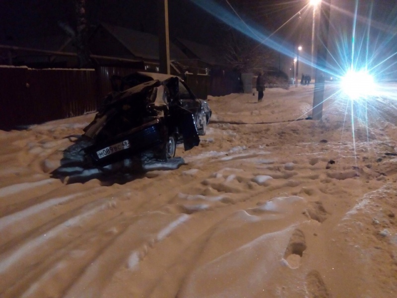Авария под Липецком с фурой и двумя легковушками попала на видео Авария под Липецком с фурой и двумя легковушками попала на видео