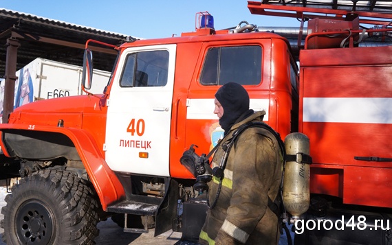 Гаражи с автомобилями горели в Липецке этим утром Гаражи с автомобилями горели в Липецке этим утром