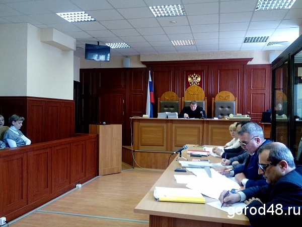 Обвиняемым в наркоторговле полицейским запросили длительные сроки Обвиняемым в наркоторговле полицейским запросили длительные сроки