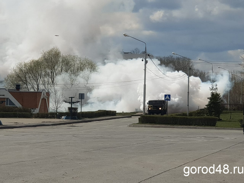 На городской набережной опробовали технику для дезинфекции улиц На городской набережной опробовали технику для дезинфекции улиц