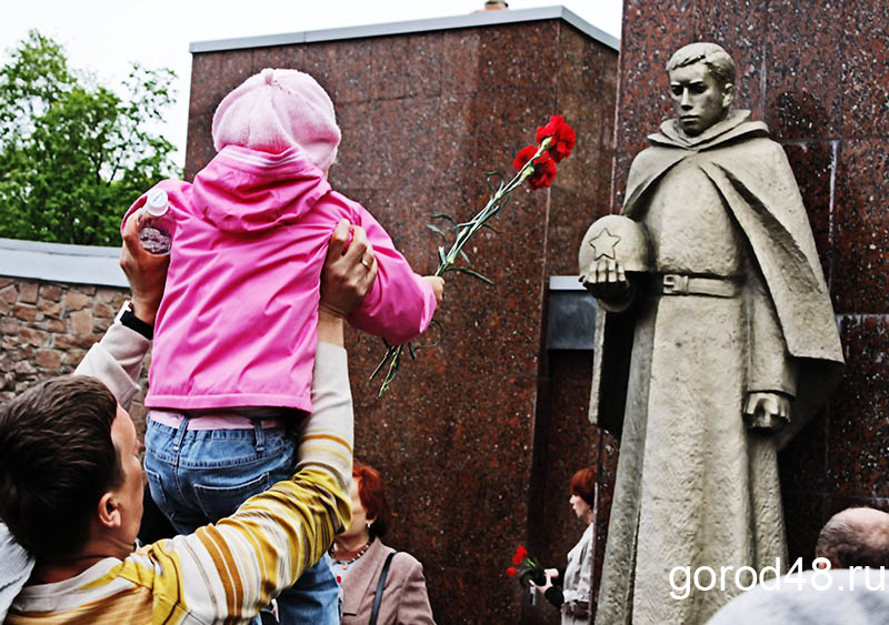 Мемориал на площади Героев подсветят новые прожекторы Мемориал на площади Героев подсветят новые прожекторы