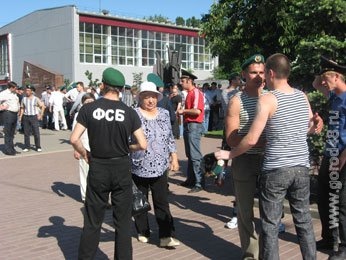В День пограничника на площади Героев собралось более 700 липчан В День пограничника на площади Героев собралось более 700 липчан