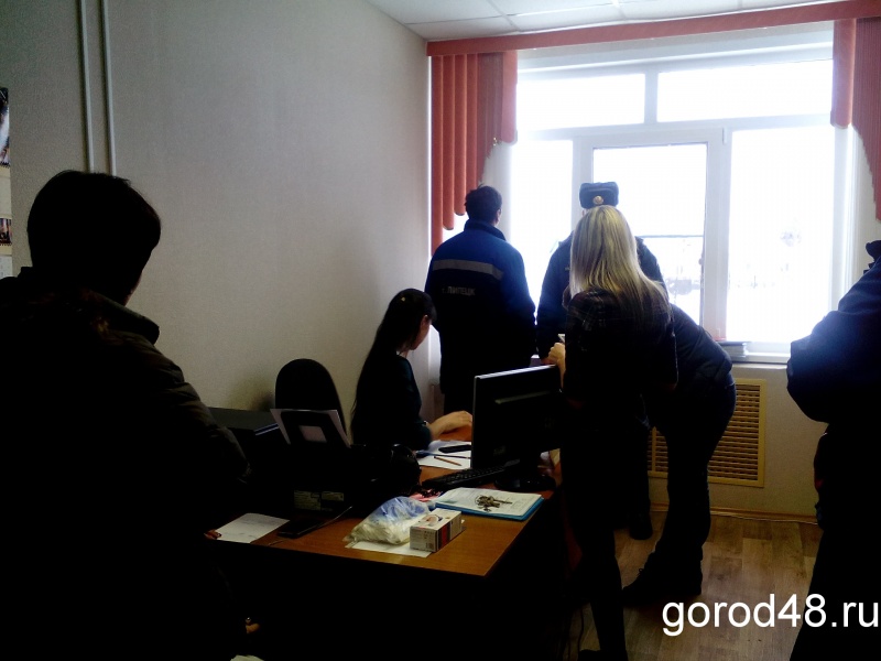 Шутки с мобильными телефонами закончатся в кабинете директора Шутки с мобильными телефонами закончатся в кабинете директора