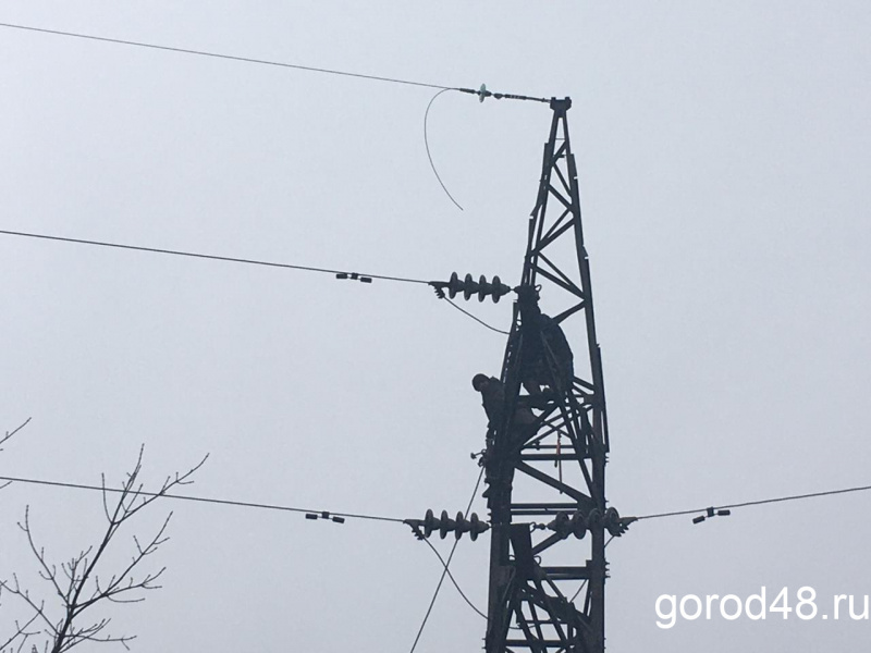 На улице Папина начался демонтаж опор ЛЭП: энергетики предупреждают о возможных заторах на дороге На улице Папина начался демонтаж опор ЛЭП: энергетики предупреждают о возможных заторах на дороге