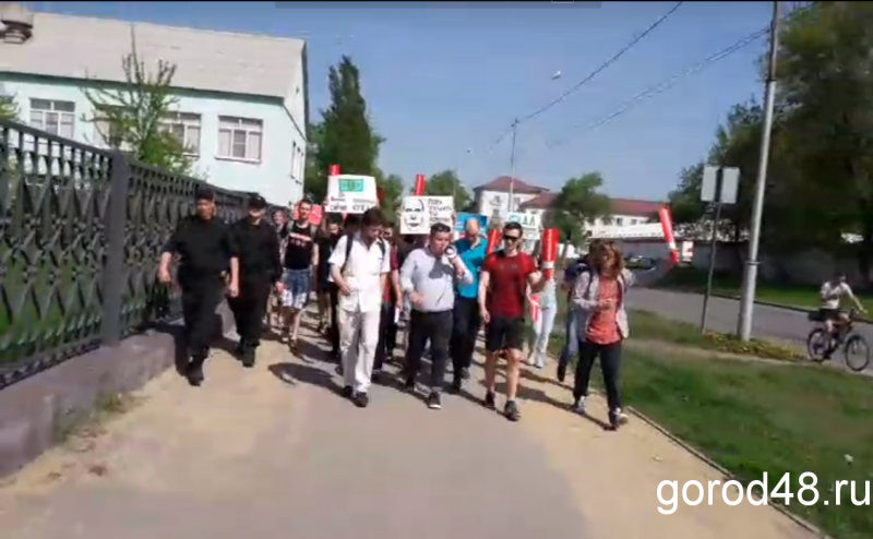 Липецк присоединился к акции «Он нам не царь» Липецк присоединился к акции «Он нам не царь»