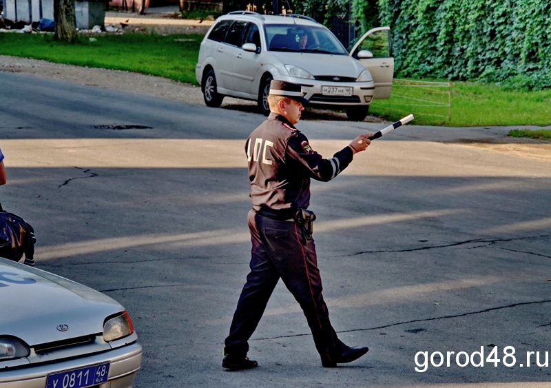 Пьяный сотрудник автомастерской решил покататься на машине клиентки Пьяный сотрудник автомастерской решил покататься на машине клиентки