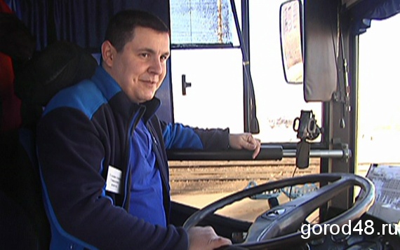 Водители новых автобусов примеряют новую форму Водители новых автобусов примеряют новую форму