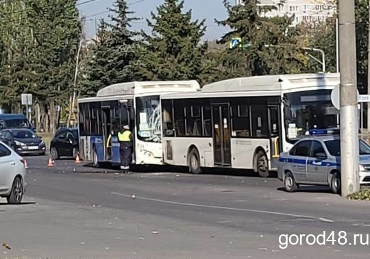 Липецк 48 аварии. Липецк аварии автобусы 2006. Город 48 авария 302 маршрутка. Автобус врезался в танк Белгород в августе 2022. Автобус 2.