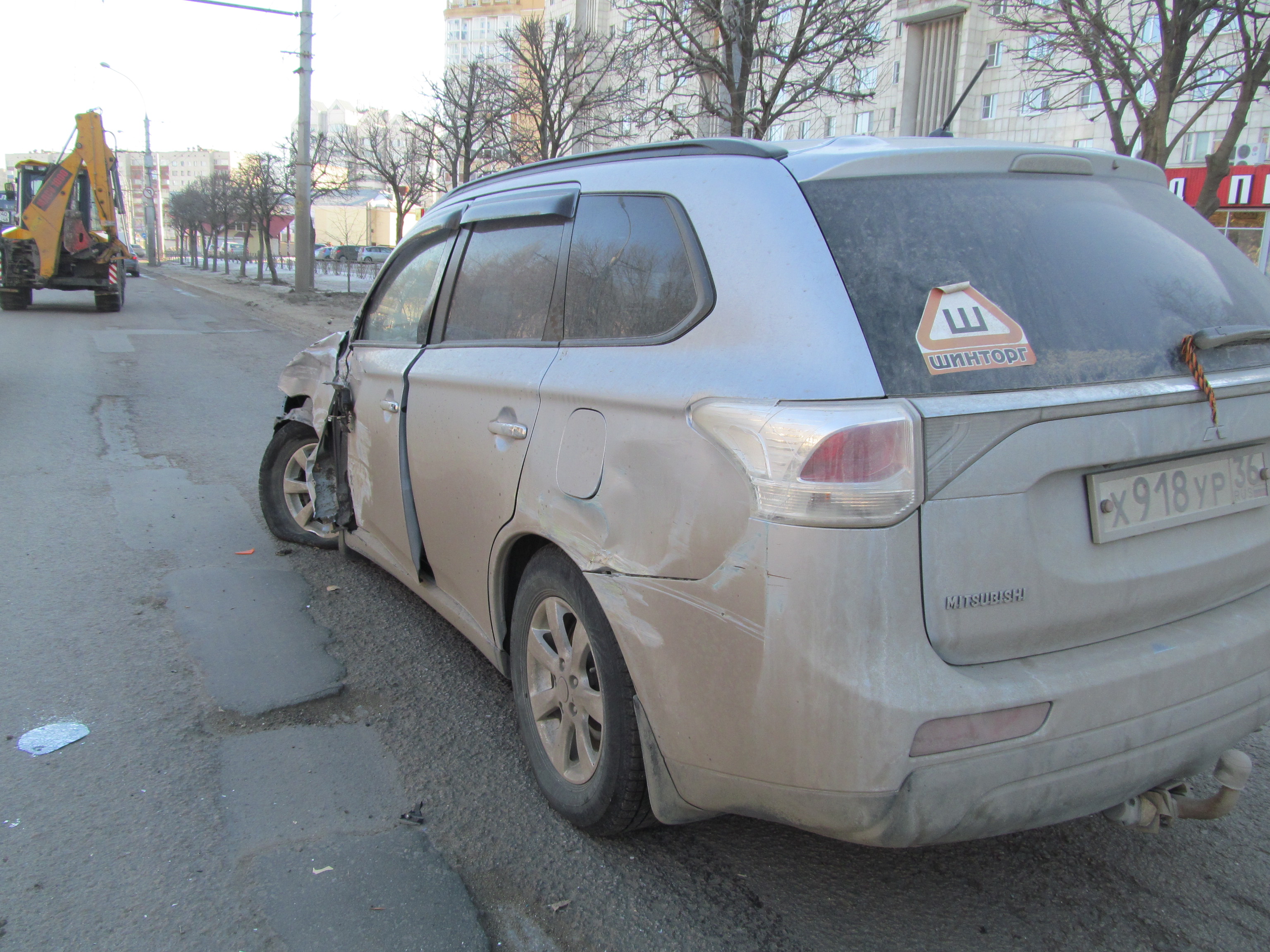 На проспекте Победы столкнулись автобус «Липецк-Москва» и внедорожник