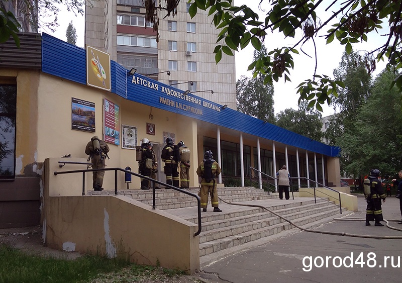 В Липецке горит детская художественная школа В Липецке горит детская художественная школа
