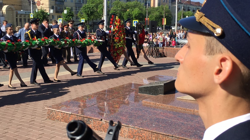 На площади Героев возложили гирлянду Славы На площади Героев возложили гирлянду Славы