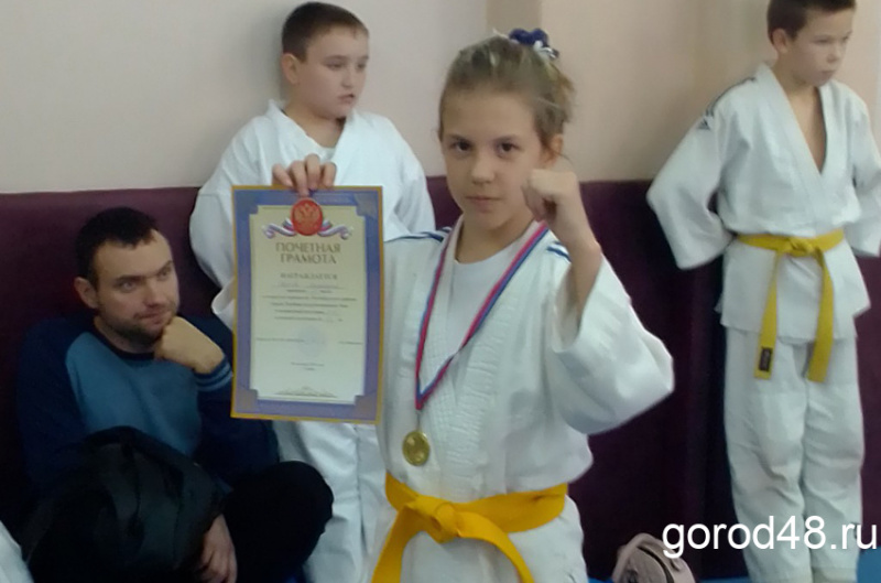 9-летняя девочка заняла 2-е место в соревнованиях по жесткому единоборствую... среди мальчиков 9-летняя девочка заняла 2-е место в соревнованиях по жесткому единоборствую... среди мальчиков