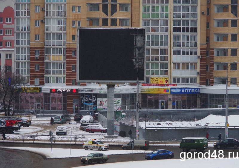 На площади Победы убирают уличный «телевизор» На площади Победы убирают уличный «телевизор»