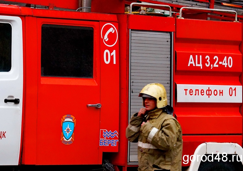 В многоэтажке на проспекте Победы тушат квартиру В многоэтажке на проспекте Победы тушат квартиру