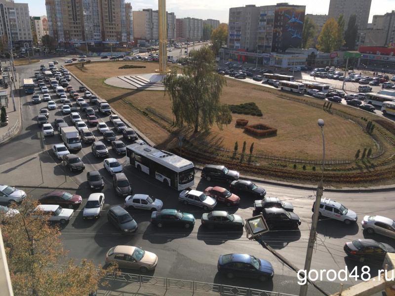 Пробки липецк. Липецк пробка площадь Победы. Пробка на проспекте Победы Липецк. Площадь Победы Липецк 2005. Липецк пробки.