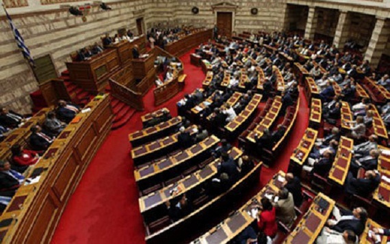 Греческий парламент принял кризисный бюджет-2013 в надежде на новые кредиты ЕС и МВФ