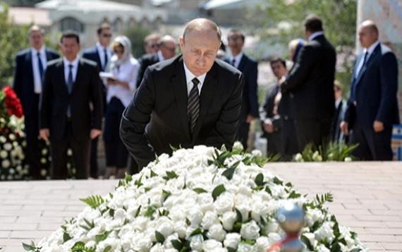 Владимир Путин почтил память президента Узбекистана Владимир Путин почтил память президента Узбекистана