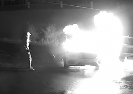 Версию о поджоге автомобилей у ЖК «Слобода» подтверждает запись камеры наблюдения
